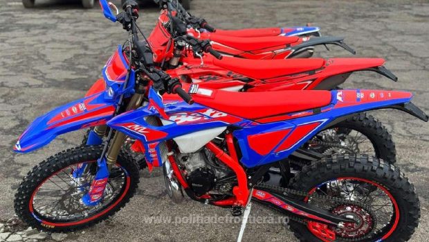 Un șofer român de 27 de ani transporta pe A1 Deva – Nădlac patru motociclete, în valoare de 30.000 de euro, căutate de polițiștii din Cehia