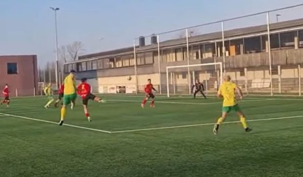 Muncitori români din construcții, transporturi, agricultură și logistică și-au făcut echipă de fotbal și au apărut în ziar, în Belgia