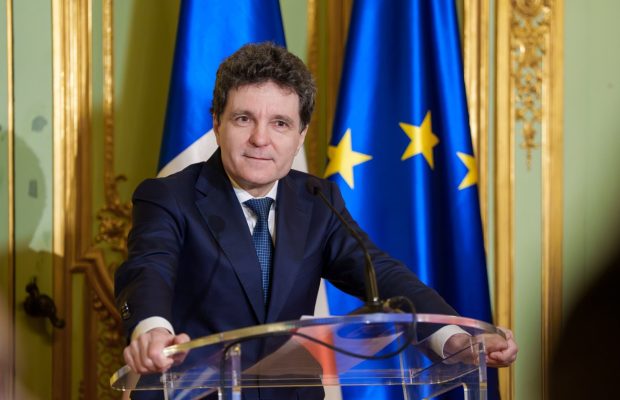 Nicușor Dan nu e de acord cu o decizie a Guvernului Bolojan: „Toată lumea cumpără cu 10% mai puţin, românii au suferit deja”