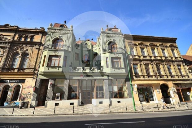 Brașovul scoate la vânzare un palat spectaculos din inima orașului, cu vedere spre Tâmpa, la preț de penthouses în centrul Bucureștiului