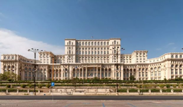 Demolarea gardului Casei Poporului, pe masa CGMB: „Nu permite traversarea rapidă a zonei”