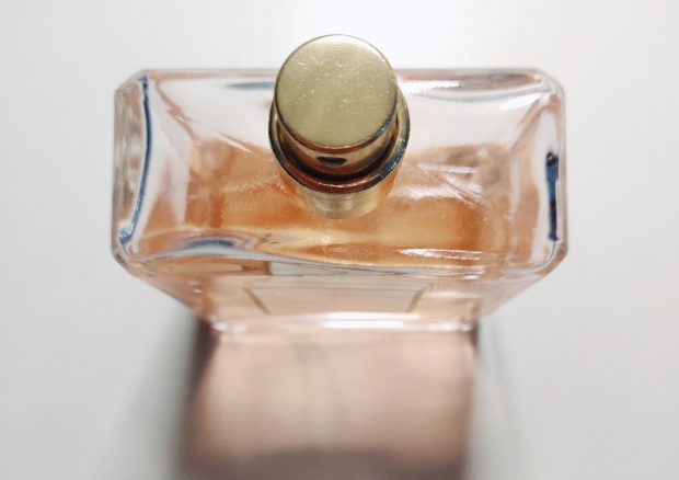 Cum recunoști un parfum de calitate fără să plătești o avere