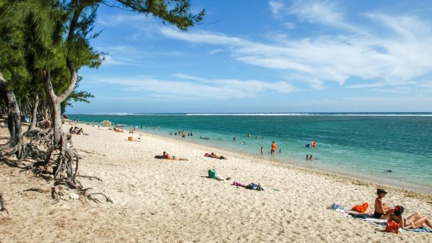 Locuitorii unei insule populare, supărați pe turiștii care se plimbă în costum de baie: „Să se acopere puțin”