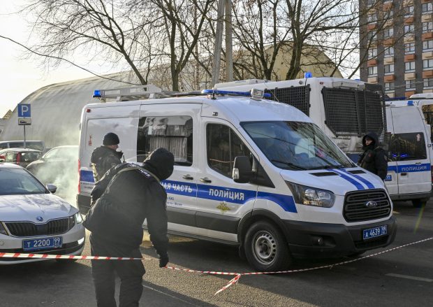 O femeie și-a înjunghiat iubitul din cauză că a refuzat să-i calce hainele, în Rusia: „E o ființă neajutorată!”