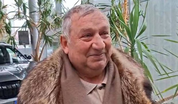 Un primar din Botoșani și-a vândut firma și le-a cumpărat angajaților câte o mașină: „Măcar atât să fac pentru ei”