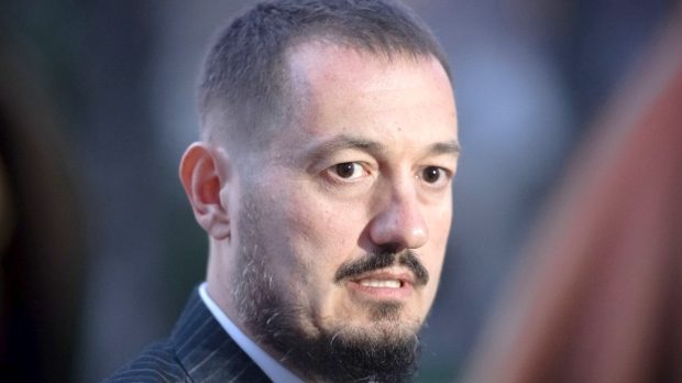 Procurorul militar Bogdan Pîrlog rămâne cu salariul tăiat după criticile aduse sistemului judiciar. Decizia, luată de instanța condusă de Lia Savonea