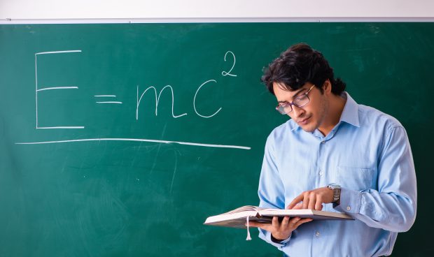 Ce salarii se câștigă în domeniul educației? Cât primesc un profesor vs un bibliotecar