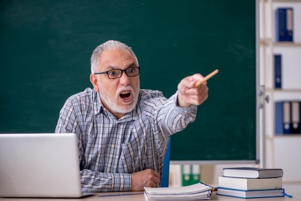 Profesor filmat în timpul unei crize de isterie, când urlă la un elev: „Ești un răzgâiat!”. Cum comentează incidentul fostul judecător Cristi Danileț 