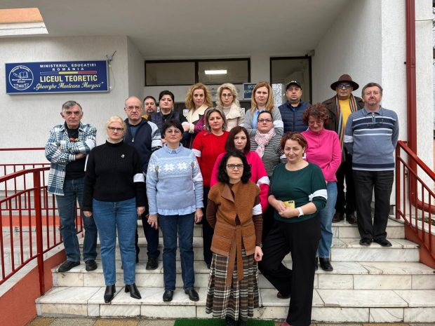 Profesorii unui liceu din Tulcea au intrat în grevă. Revoltați, oamenii acuză inspectoratul școlar de abuz. Apelul disperat al directorului: „Oamenii își vor pierde posturile, elevii vor face naveta. Pe noi nu ne apără nimeni!”