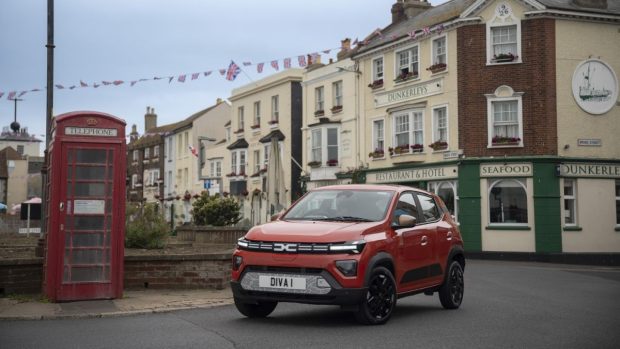 Dacia va lansa un nou model de mașină electrică în 2026. Cum arată și de la ce preț pornește mini-SUV-ul