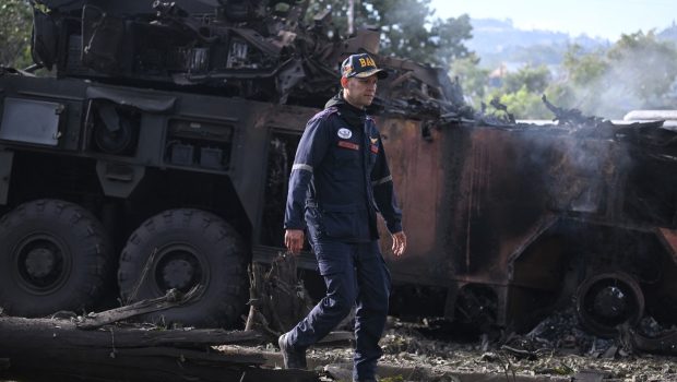 SUA au lovit mai multe obiective militare din Venezuela / Cel mai mare complex militar venezuelean, în flăcări / Maduro va fi judecat în SUA / Columbia desfășoară trupe la graniță