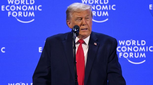 Cum minte Donald Trump despre eolienele din China: țara asiatică produce de două ori mai multă energie decât SUA
