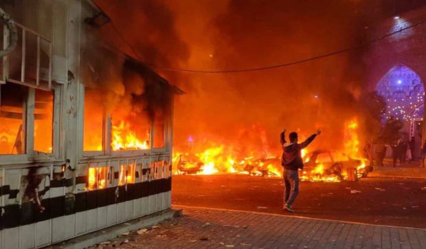 Internetul și telefoanele, tăiate în Iran, pe fondul celor mai mari proteste din ultimii ani. Oamenii cer „moarte dictatorului” | VIDEO