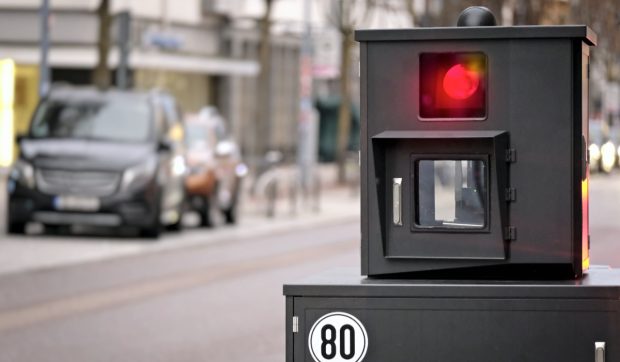 Amendă uriașă pentru un șofer căruia radarul i-a confundat mașina cu un camion, în Germania