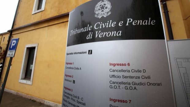 Român, acuzat că și-a bătut și umilit soția ani de zile, în Italia: a biciuit-o după ce a dezbrăcat-o „ca să nu-i strice hainele scumpe”