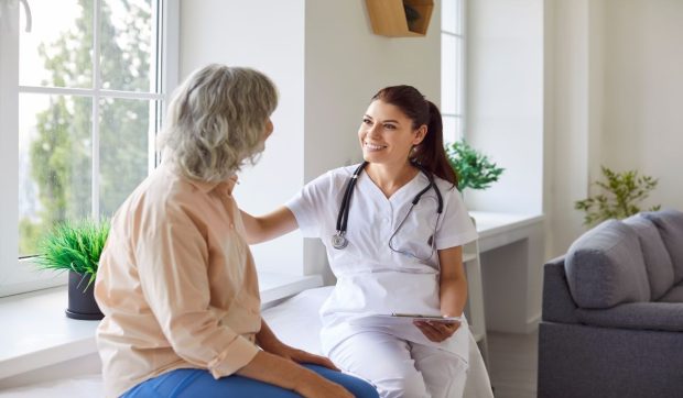 Ce servicii medicale gratuite primesc românii fără asigurare medicală, în 2026