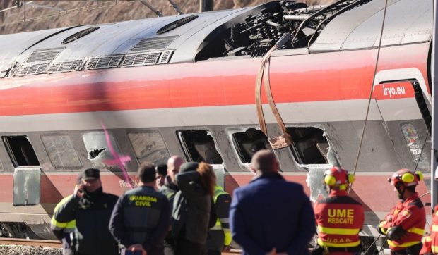 O fetiță de 6 ani a scăpat doar cu zgârieturi din accidentul de tren în care i-au murit părinții, fratele și vărul, în Spania