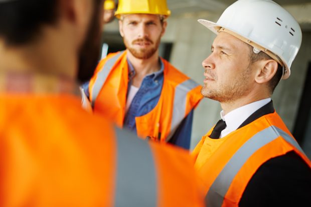 Cum să construiești un mediu de lucru sigur și eficient: Reguli de aur pentru siguranța la job