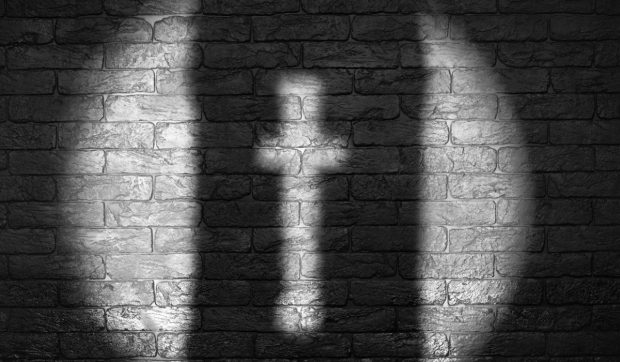 Abuz sexual asupra unei minore din Bacău, mușamalizat de Biserică: episcopul de Iași a apelat la Vatican, dar nu și la Parchet