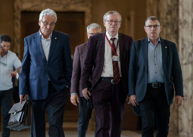 La anul, școlile vor rămâne cu mai puține clase de gimnaziu și liceu. Sindicaliștii cer Guvernului renunțarea la măsurile impuse de Legea Bolojan