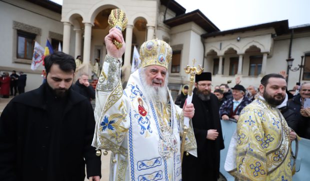 10.000 de litri de Agheasmă Mare au fost împărțiți la slujba de Bobotează de la Catedrala Patriarhală din București