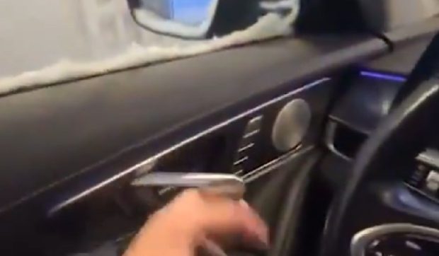 Șoferii se plâng că mașinile electrice chinezești se transformă în „sicrie pe roți” la frig extrem, din cauza ușilor care se blochează, în Rusia