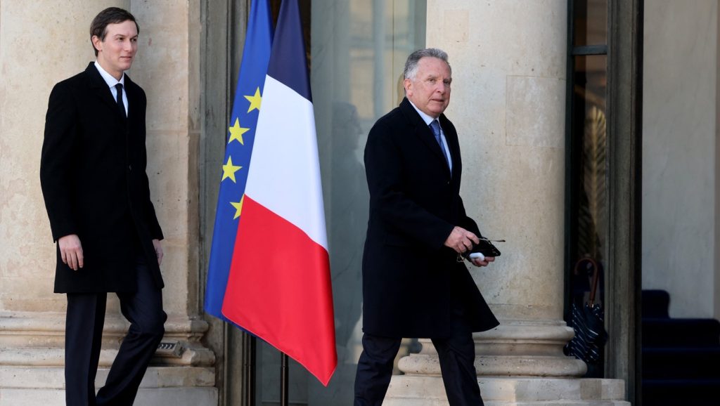 steve witkoff si jared kushner susprinsi la palatul elysee foto profimedia e1767700221439