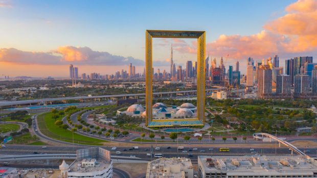 Dubai anunță că va construi o stradă din aur, un proiect unic în lume. Zona găzduiește 1.000 de comercianți și arată prosperitatea orașului