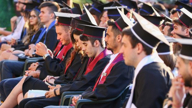 Taxe mai mari pentru studenții români, la universitățile de stat: „Am prieteni care s-au lăsat”