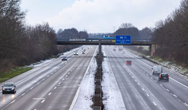 Mii de șoferi navetiști vor plăti aproape 900 de euro pe an ca să circule pe autostrada A40 din Franța: „O măsură injustă și brutală”