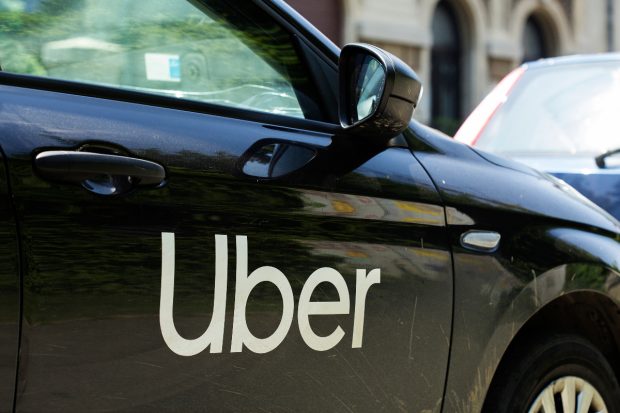 Compania Uber, obligată să plătească 8.500.000 de dolari despăgubiri unei tinere care acuza un șofer de viol