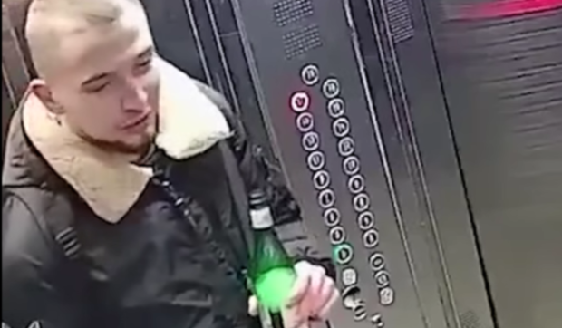 Doi ruși au aprins artificii într-un lift, iar totul s-a transformat într-un haos total. Ce i-a pus poliția să facă apoi
