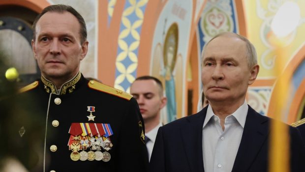 Vladimir Putin s-a afișat de Crăciunul pe rit vechi într-o biserică dintr-o bază GRU implicată în acte de sabotaj în Europa și a susținut că soldații ruși îndeplinesc „porunca Domnului”