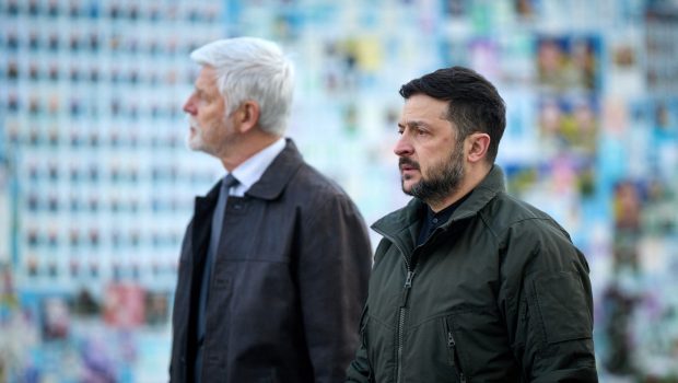 Volodimir Zelenski îl asigură pe Donald Trump că vrea pacea şi a trimis o echipă de negociatori în SUA. Documentele preconizate să fie semnate săptămâna viitoare, la Davos