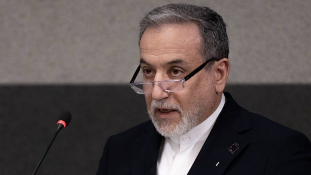 Iranul anunţă că un acord nuclear este „la îndemână”, înaintea unei noi runde de negocieri cu SUA, dar Gardienii Revoluției desfășoară exerciții militare în Golful Persic