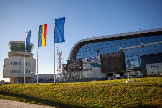 Haos pe Aeroportul Suceava: sute de călători sunt blocați, după ce mai multe zboruri au fost anulate din cauza gheții de pe pista de aterizare