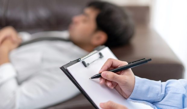 Agresarea medicilor, pedepsită ca ultrajul împotriva polițiștilor, cerere a autorităților din sănătate