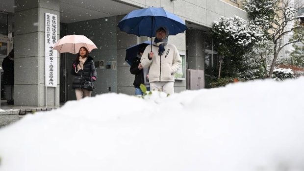 Milioane de japonezi înfruntă nămeții la alegerile istorice anticipate: Sanae Takaichi vrea o victorie decisivă