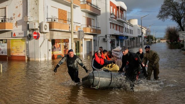 Alegeri în Portugalia, lovită de furtuni severe: stânga conduce cu 56% din voturi, portughezii resping extrema dreaptă