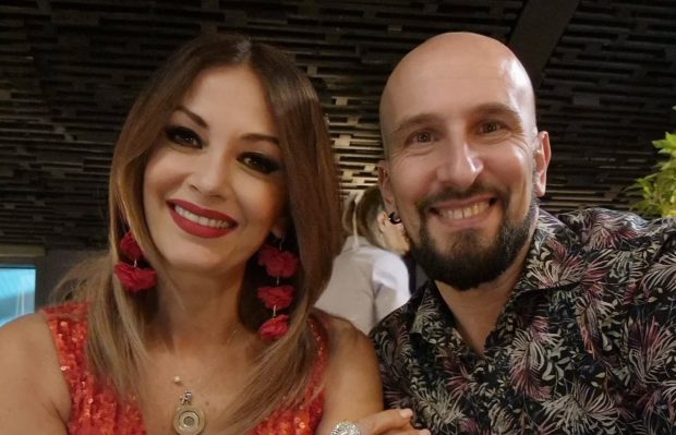 Imagine Stire Cum arată Anca Țurcașiu după două luni fără machiaj și coafură în Thailanda. Regretul artistei: „Mai greșește omul” | 2review.ro