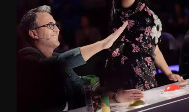 Imagine Stire Cum s-ar fi dat în trecut Golden Buzz la „Românii au talent”. Dezvăluiri din culisele show-ului de la PRO TV: „Treaba funcționează cam așa” | 2review.ro