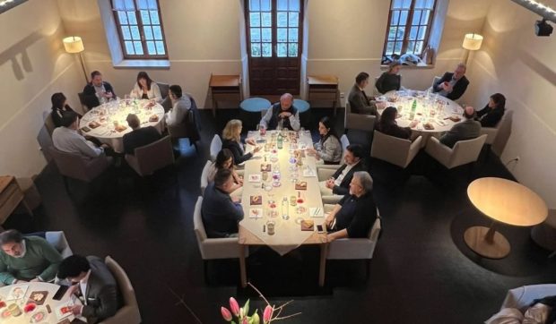 În cel mai bun restaurant din Europa în 2025 totul, chiar și desertul, e gătit la grătar. E aproape imposibil să rezervi un loc la localul dintr-un sat din Țara Bascilor