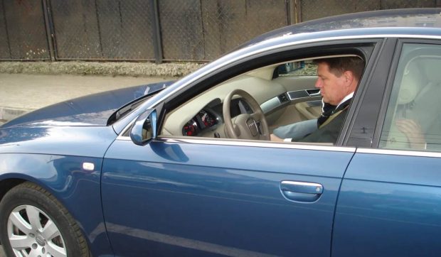 Mașina de protocol a lui Klaus Iohannis, scoasă la licitație de la 1.000 de euro, alături de ceasuri de lux din aur