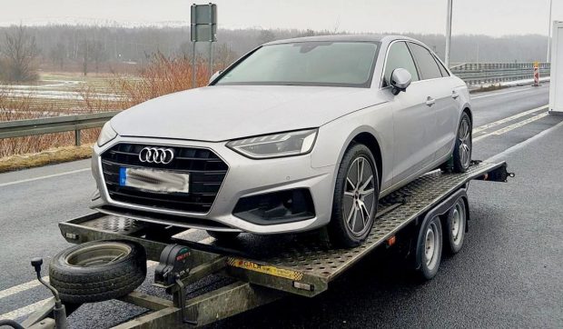 Un Audi A4 de 20.000 de euro, trimis pe platformă din România, nu a mai ajuns în Germania. Mașina a fost confiscată pe loc la granița cu Polonia