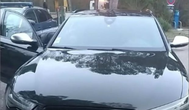 Un șofer a fost prins drogat, gonind la volanul unui Audi RS6 cu 224 km/h, spre o stațiune de schi din Franța: „Îl chema zăpada”