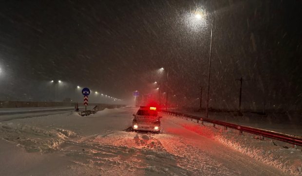 Lista cu drumuri naționale și autostrăzi închise din cauza ninsorilor abundente. A fost emis mesaj RO-Alert