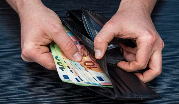 Motivul ciudat pentru care un bărbat a primit o amendă de 400 de euro, în Olanda: nu știa că există o astfel de lege