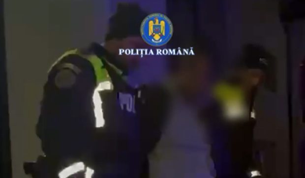 Un bărbat gelos și beat a dat foc locuinței soției sale, de care era despărțit, în Argeș
