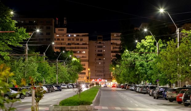 Pe 18 străzi din Galați vor fi montate becuri led de 7,5 milioane de lei