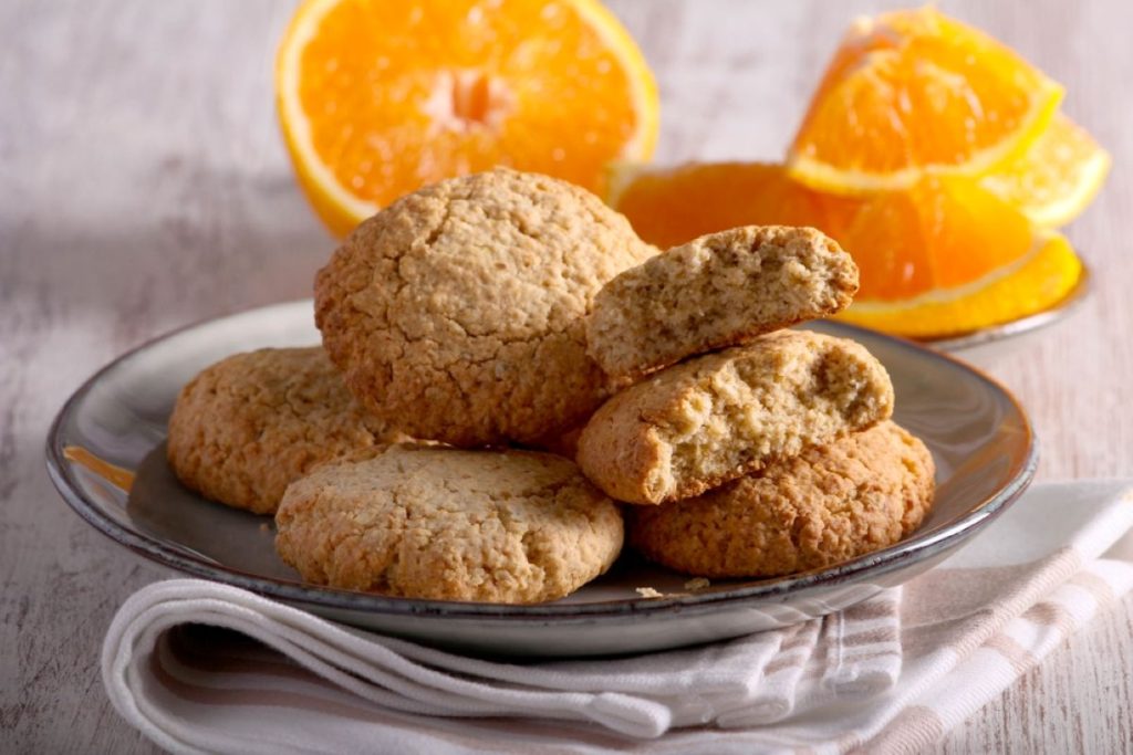 Descoperă cele mai delicioase rețete de biscuiți cu portocale care îți vor încânta papilele gustative! 2 biscuiti fragezi portocale
